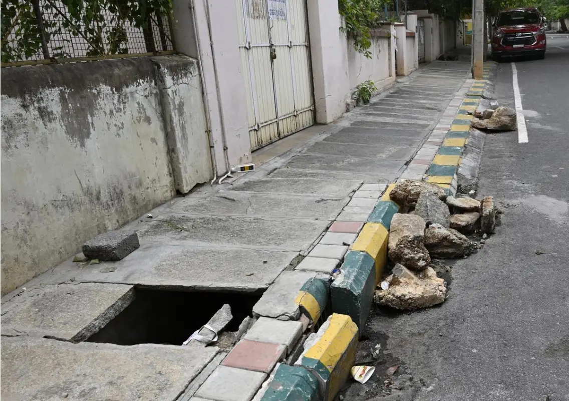 Bengaluru pedestrians forced onto roads as footpaths vanish - News Karnataka