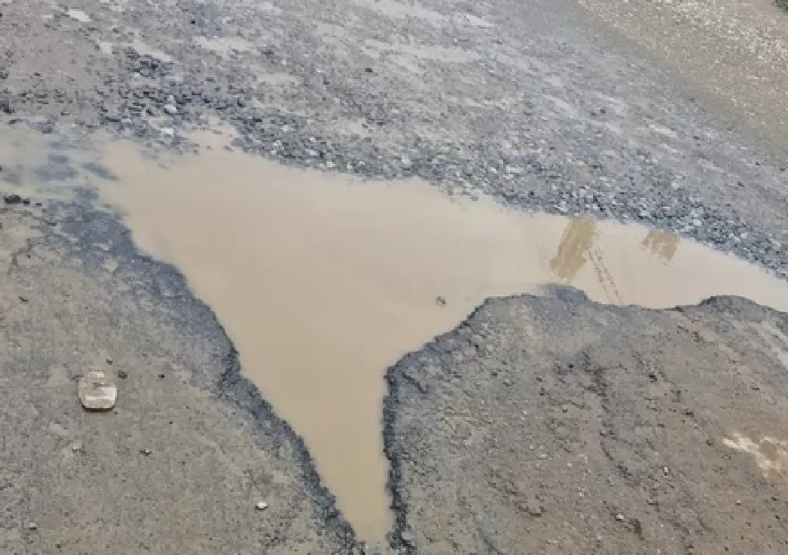 Bengaluru pothole resembling ‘map of India’ goes viral, sparks humour and outrage - News Karnataka