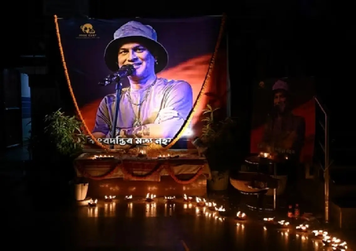 Crowd storms house of Zubeen Garg’s manager in Guwahati - News Karnataka