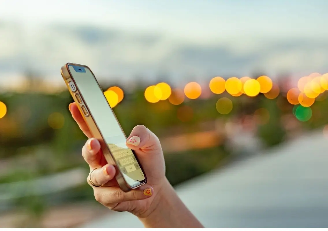 Doctors warn of ‘smartphone pinky syndrome' linked to phone use - News Karnataka
