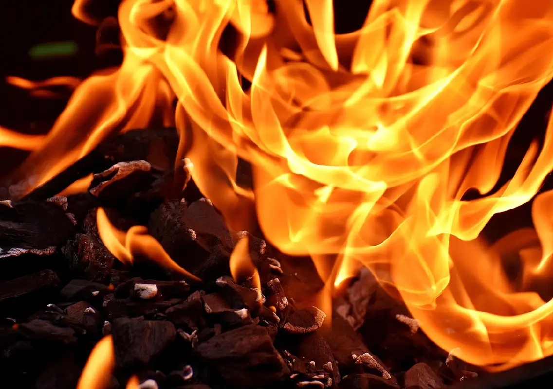Fire breaks out at Malleswaram handicraft unit, residents evacuated - News Karnataka