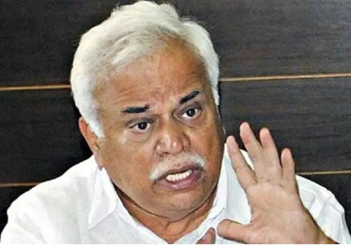 MLA RV Deshpande Sparks Outrage With Controversial Remark to Woman Journalist - News Karnataka