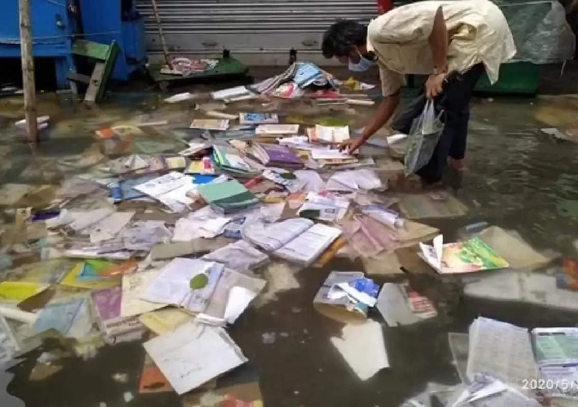 Kolkata’s College Street booksellers suffer Rs 3 crore loss in floods - News Karnataka