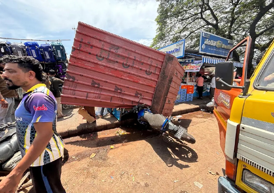 Mahesh bus collides with Puttur Route bus, damages parked bike - News Karnataka