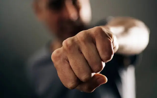 Auto driver injured in scuffle near Bendorewell, Mangaluru - News Karnataka