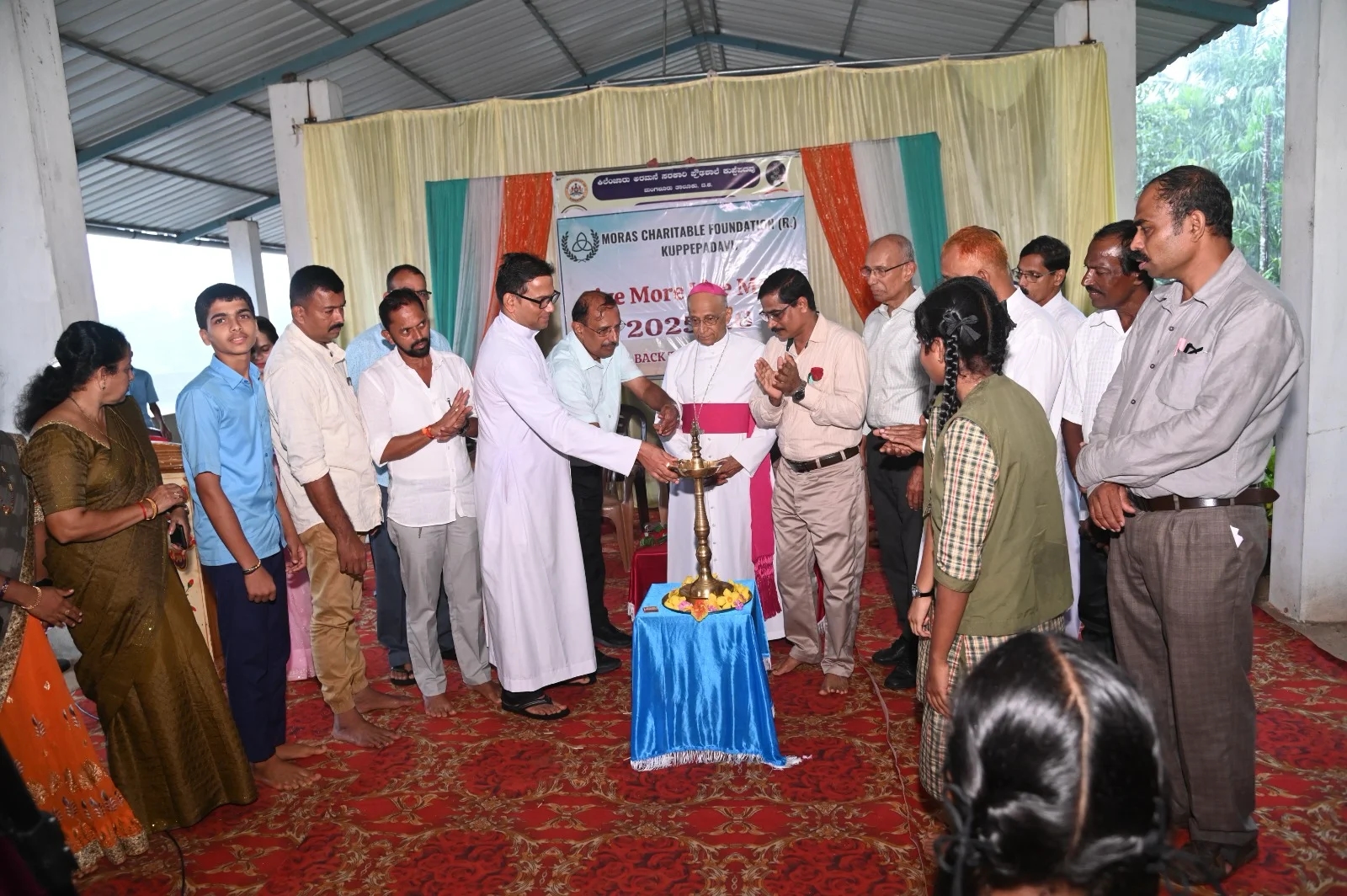 Moras Charitable Trust Distributes Scholarships and Financial Aid to Meritorious Students in Kuppepadavu - News Karnataka