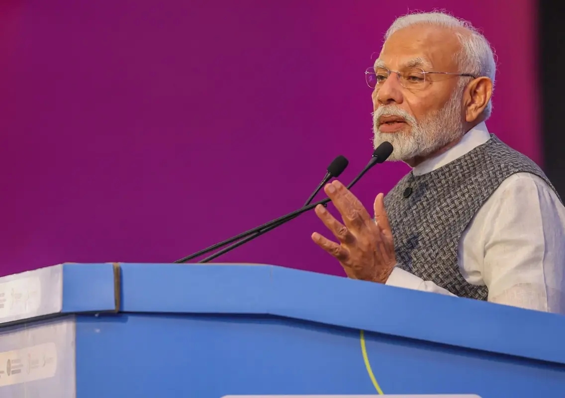 PM Modi stresses Atmanirbhar Bharat at Uttar Pradesh trade show 2025 - News Karnataka