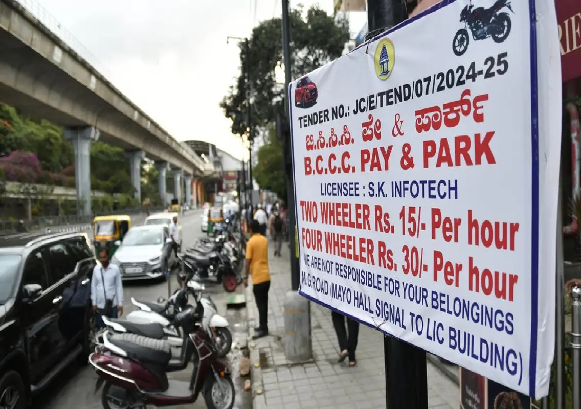 Private agency begins paid parking on M.G. Road, commuters raise concerns - News Karnataka