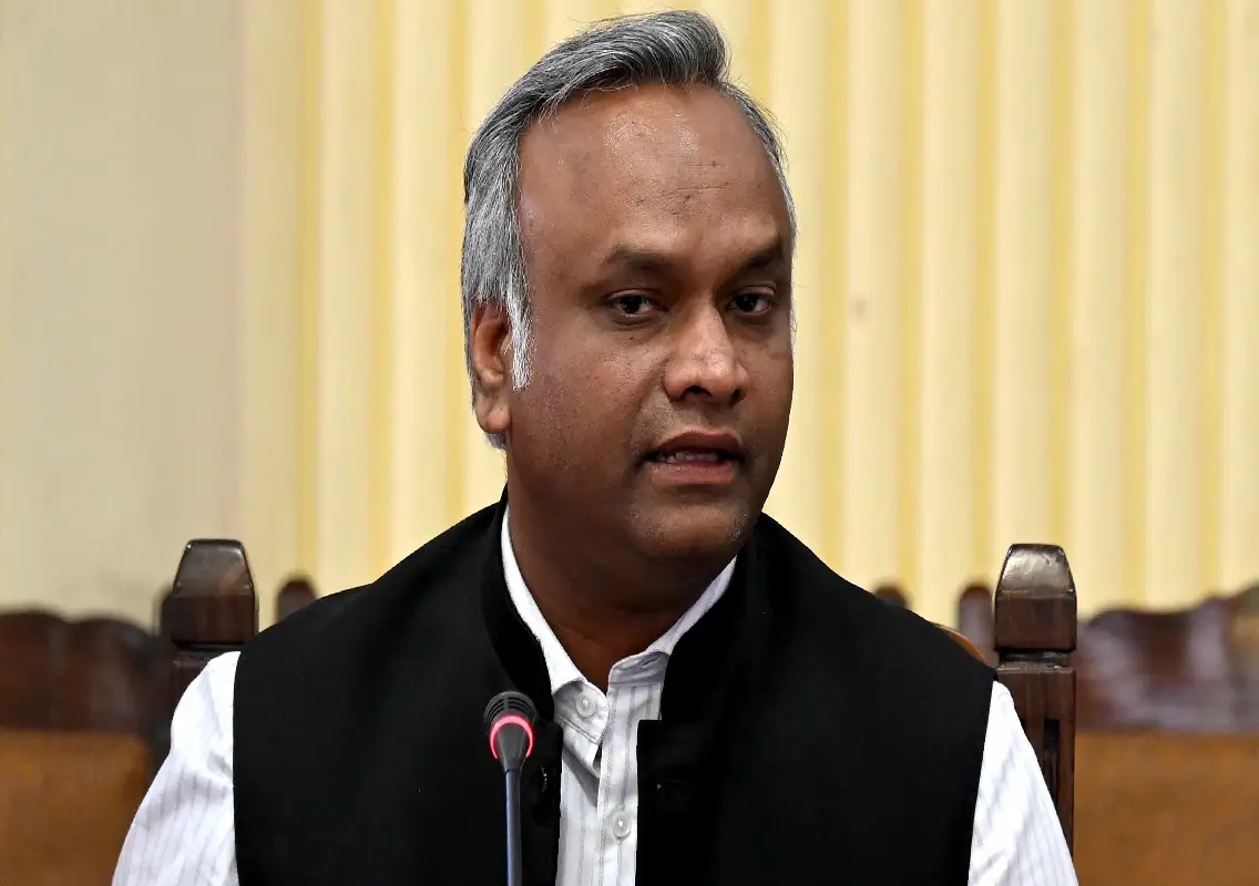 Priyanka Kharge hits back at BJP over potholes and deportation issue - News Karnataka