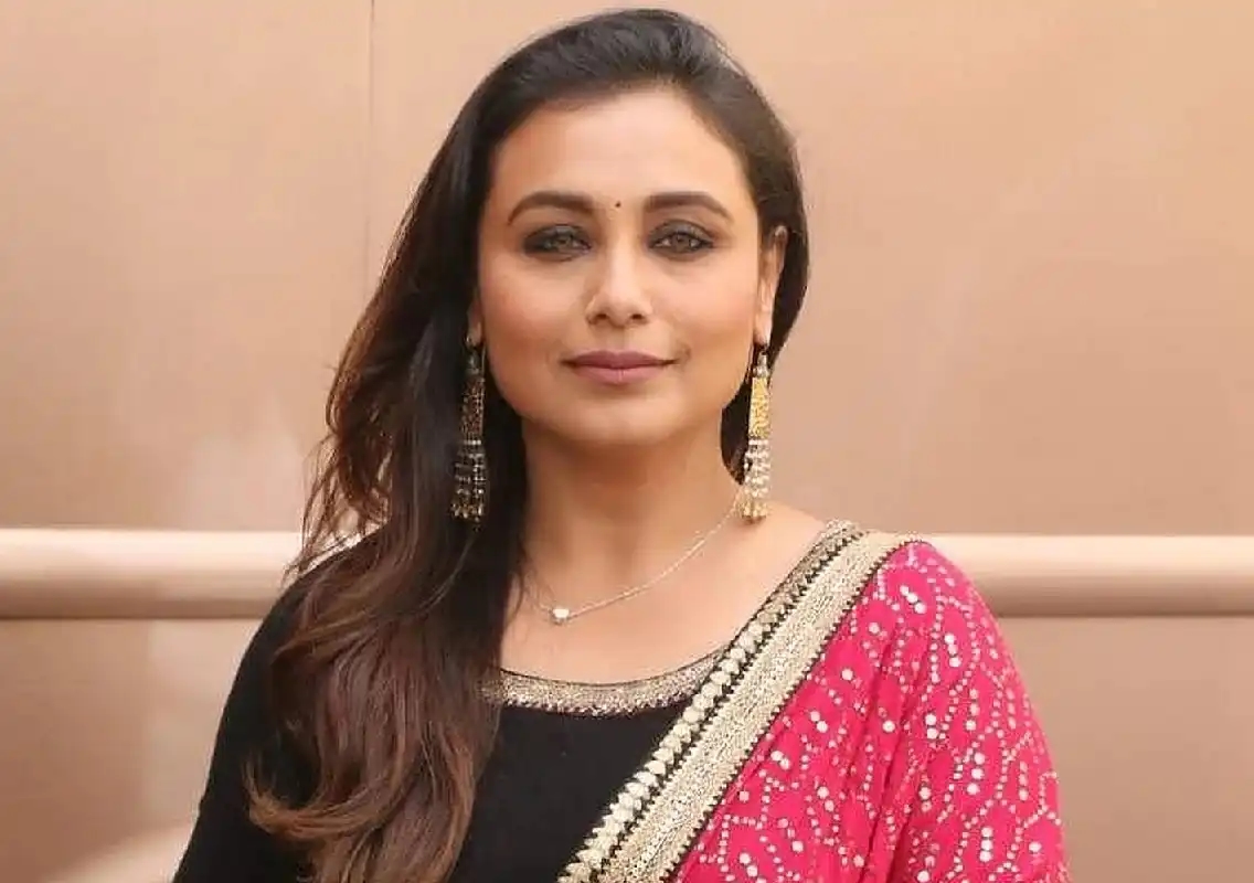 Rani Mukerji spotted at Mumbai airport amid King rumours - News Karnataka