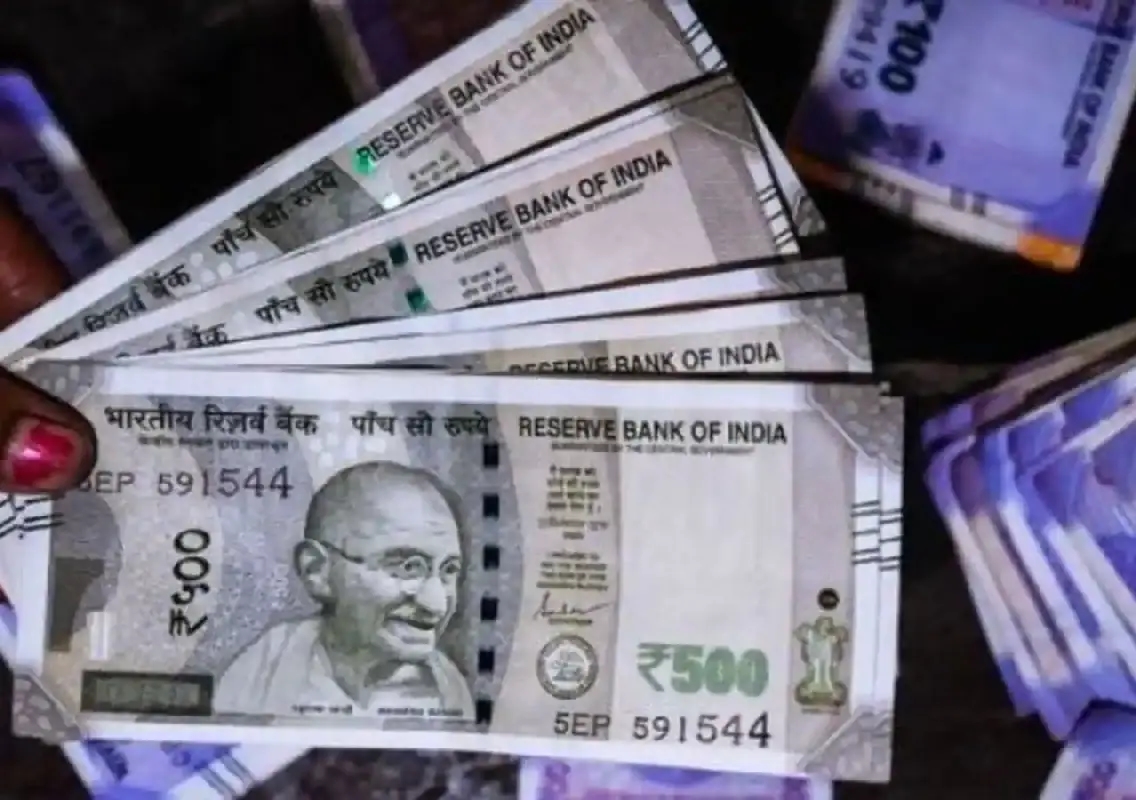 Rupee hits record intraday low on tariff concerns, closes flat at 88.20 - News Karnataka