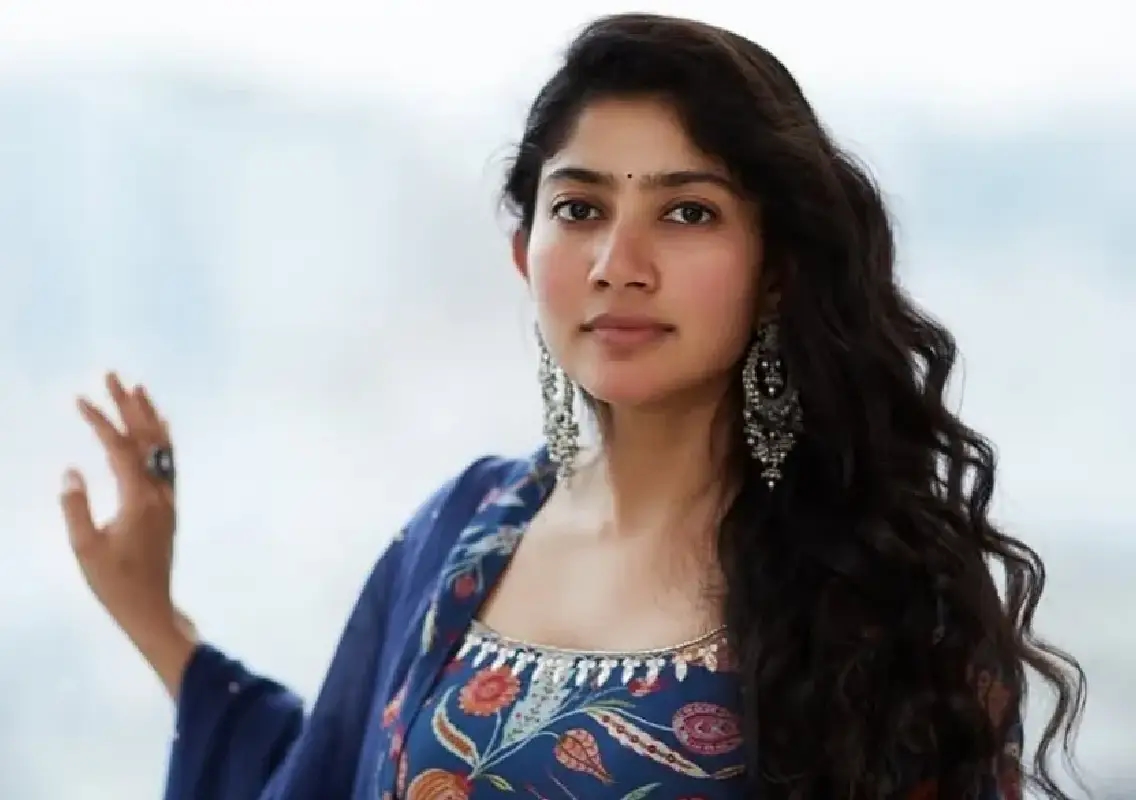 Sai Pallavi Faces Online Backlash for Beach Swimsuit; Fans Defend Her Choice - News Karnataka