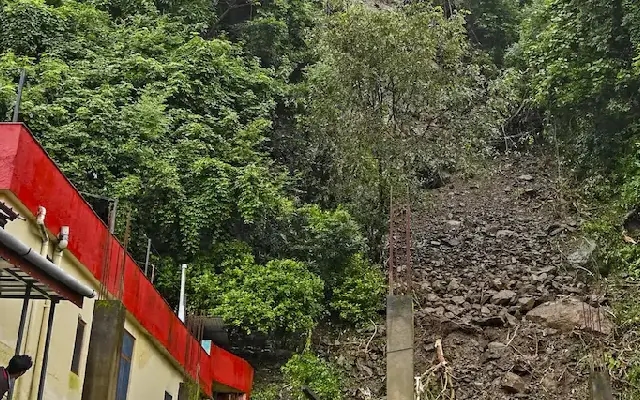 Torrential rains claim five lives in Himachal, 1,337 roads blocked - News Karnataka