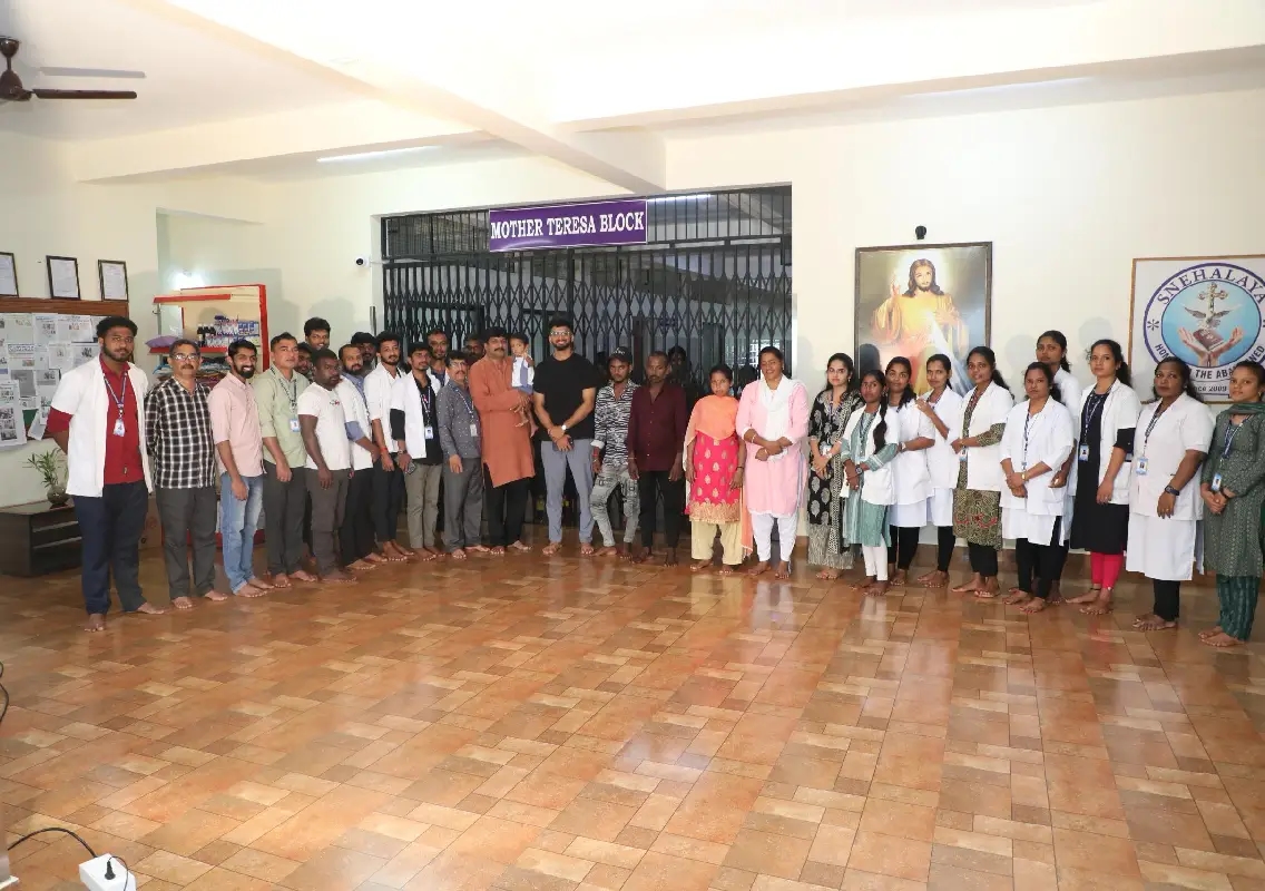 Snehalaya bids emotional farewell to Pooja and baby Ayush after recovery - News Karnataka