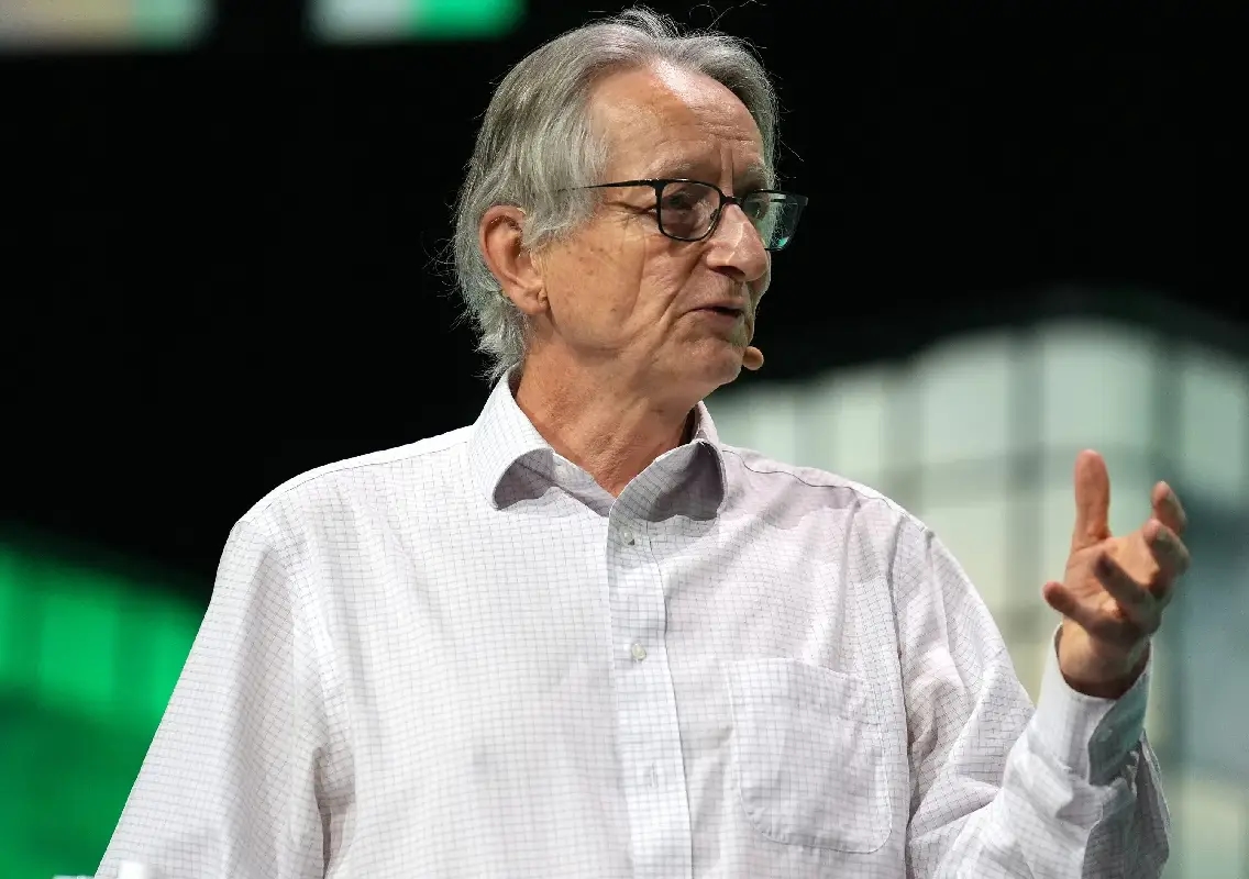 Geoffrey Hinton warns AI may soon rival human intelligence - News Karnataka