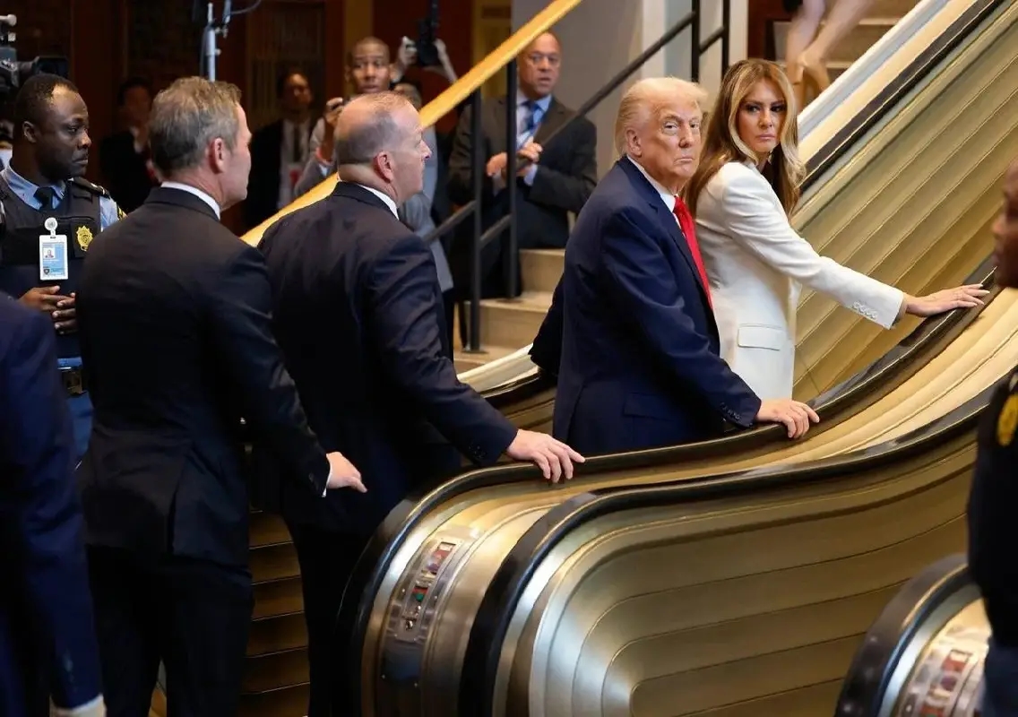 UN clarifies Trump escalator halt was caused by his own cameraman - News Karnataka