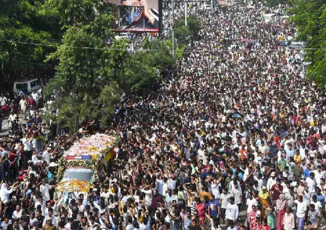 Thousands bid farewell to Zubeen Garg in Guwahati after tragic death - News Karnataka