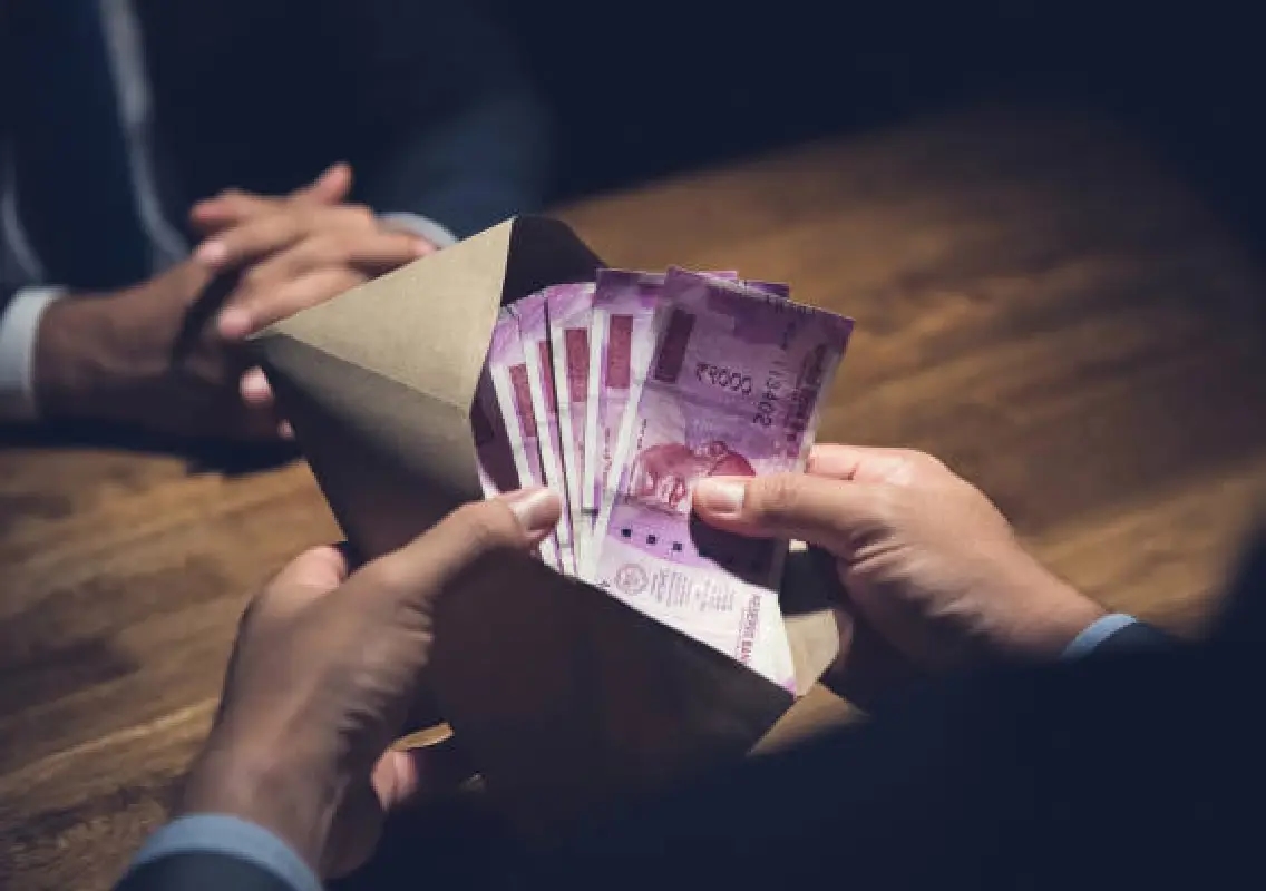 Karnataka JCCT officer caught taking bribe by Lokayukta - News Karnataka