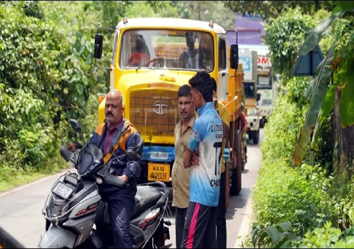 Mangaluru landowner blocks state highway over court-ordered encroachment dispute - News Karnataka