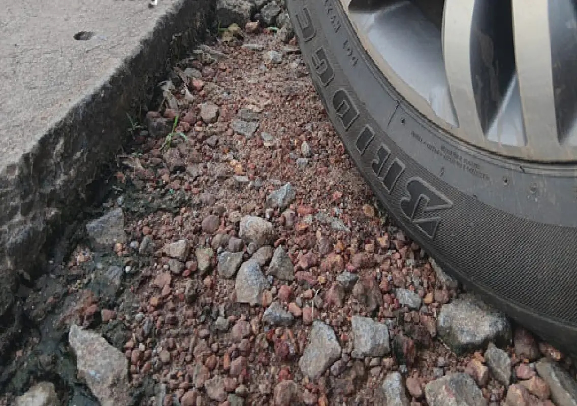 Pothole-ridden road near Mangaluru airport sparks public outrage - News Karnataka