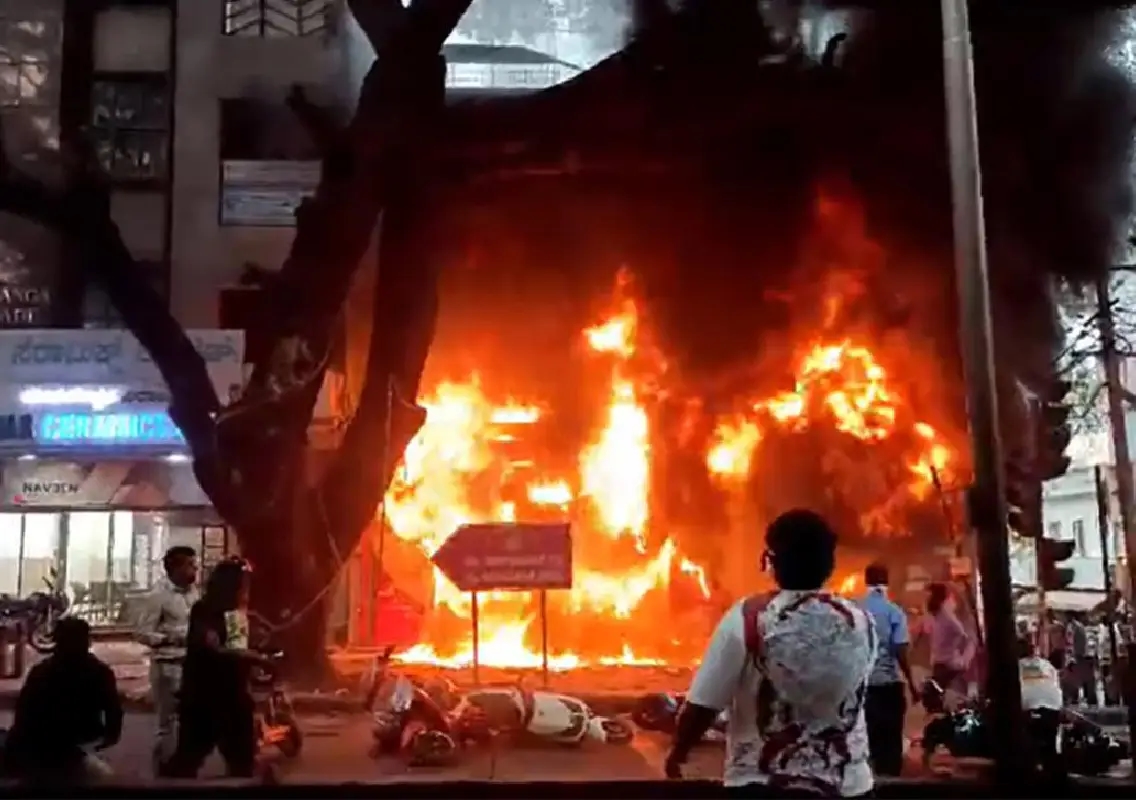 Fire guts 19 electric vehicles in Bengaluru, no casualties reported - News Karnataka