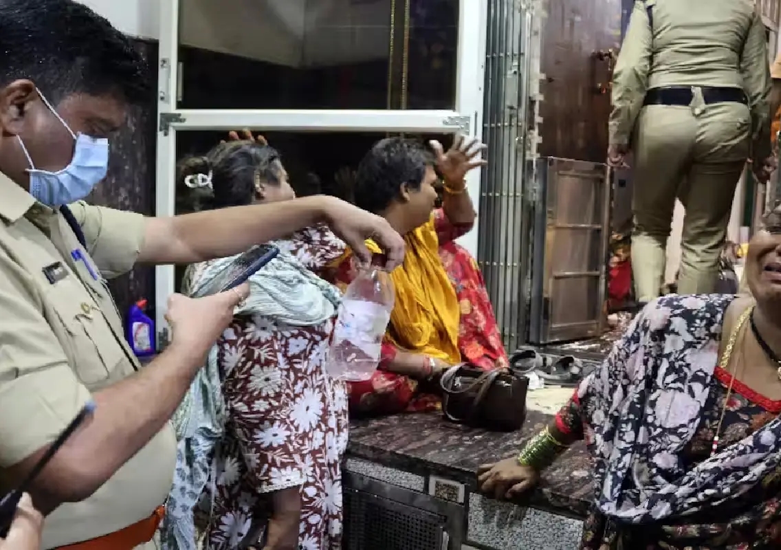 24 transgenders rush to hospital after mass ingestion at Nandlalpura - News Karnataka