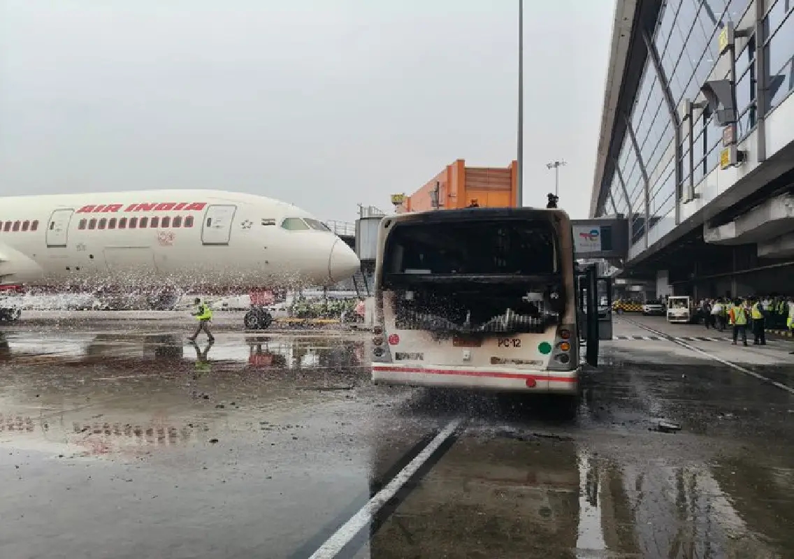 Air India bus catches fire at Delhi Airport Terminal 3 - News Karnataka