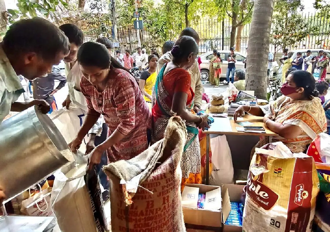 Govt’s move to replace 5kg rice with Indira food kits under Anna Bhagya sparks concern - News Karnataka