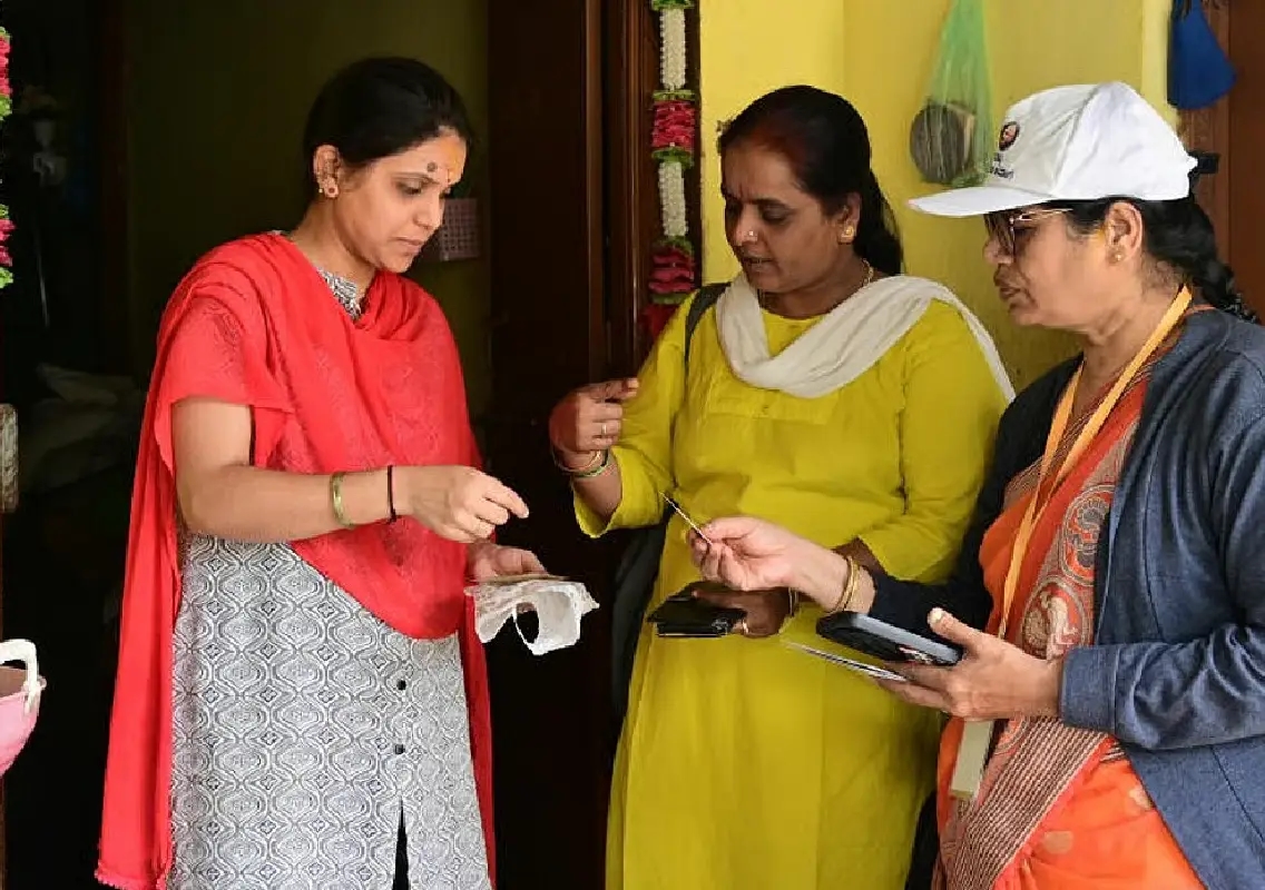 Bengaluru census enumerators ditch UHID, turn to house-to-house survey - News Karnataka