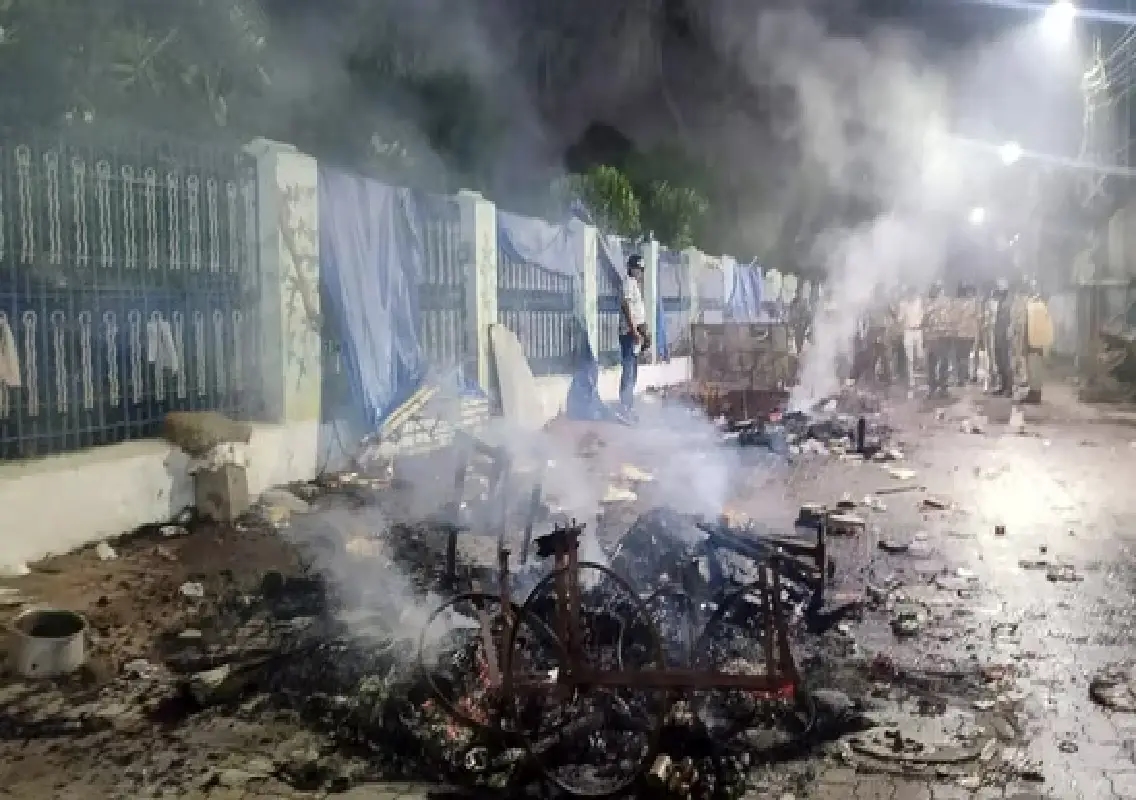 Curfew and internet ban imposed in Cuttack after Durga Puja violence - News Karnataka