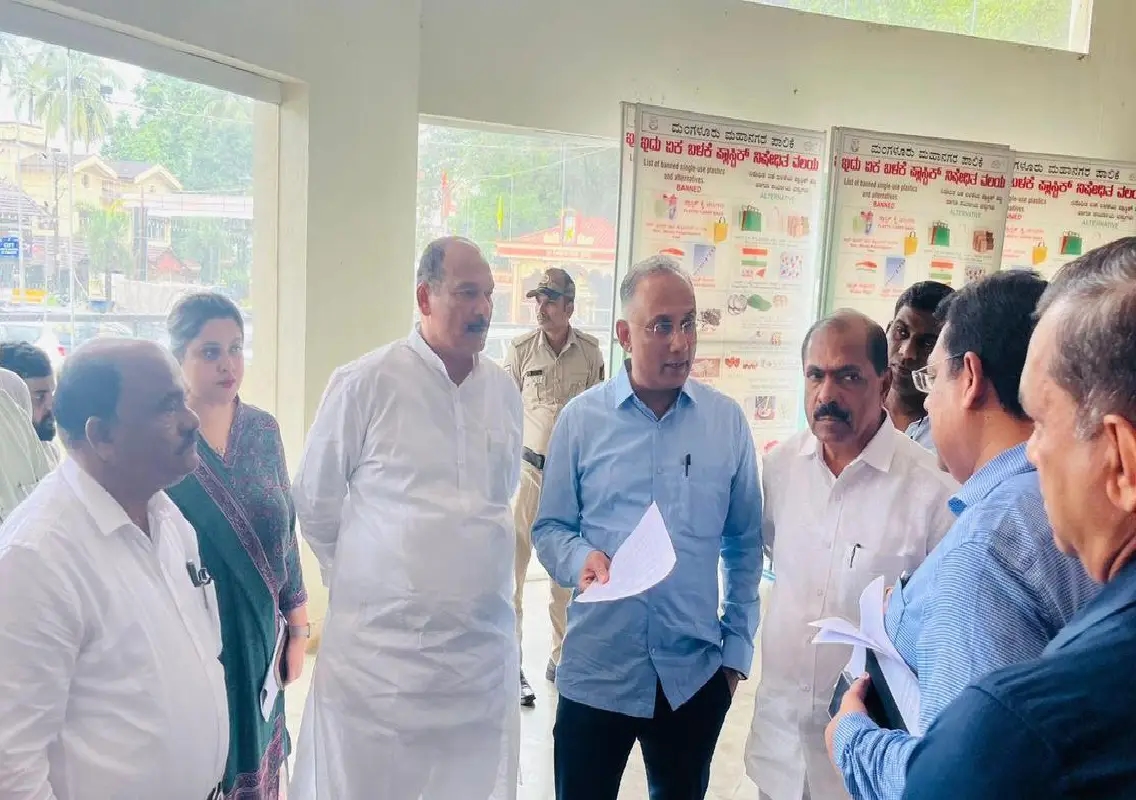 Dinesh Gundu Rao directs MCC to ready Urwa Market for traders’ use - News Karnataka