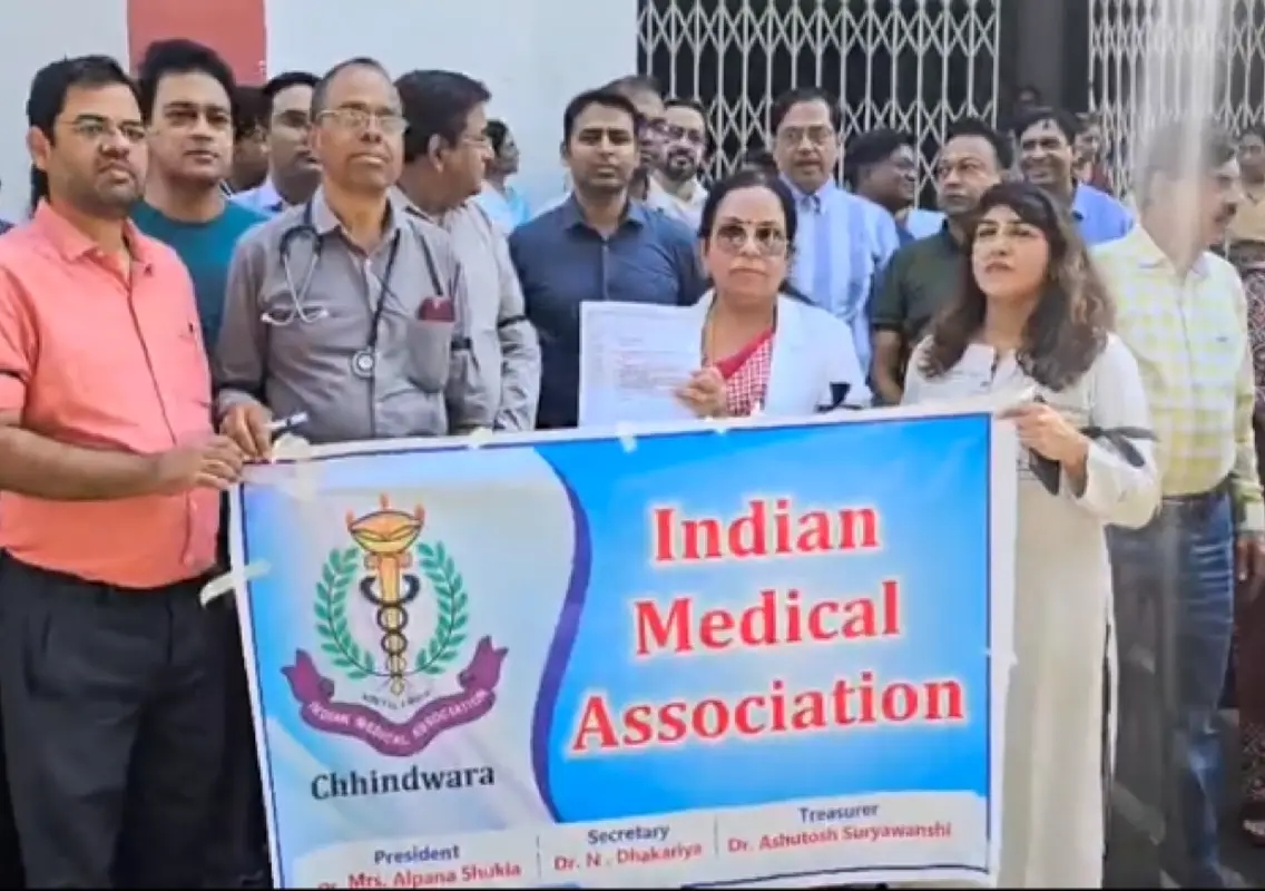 Doctors protest in Chhindwara demanding release of jailed paediatrician - News Karnataka