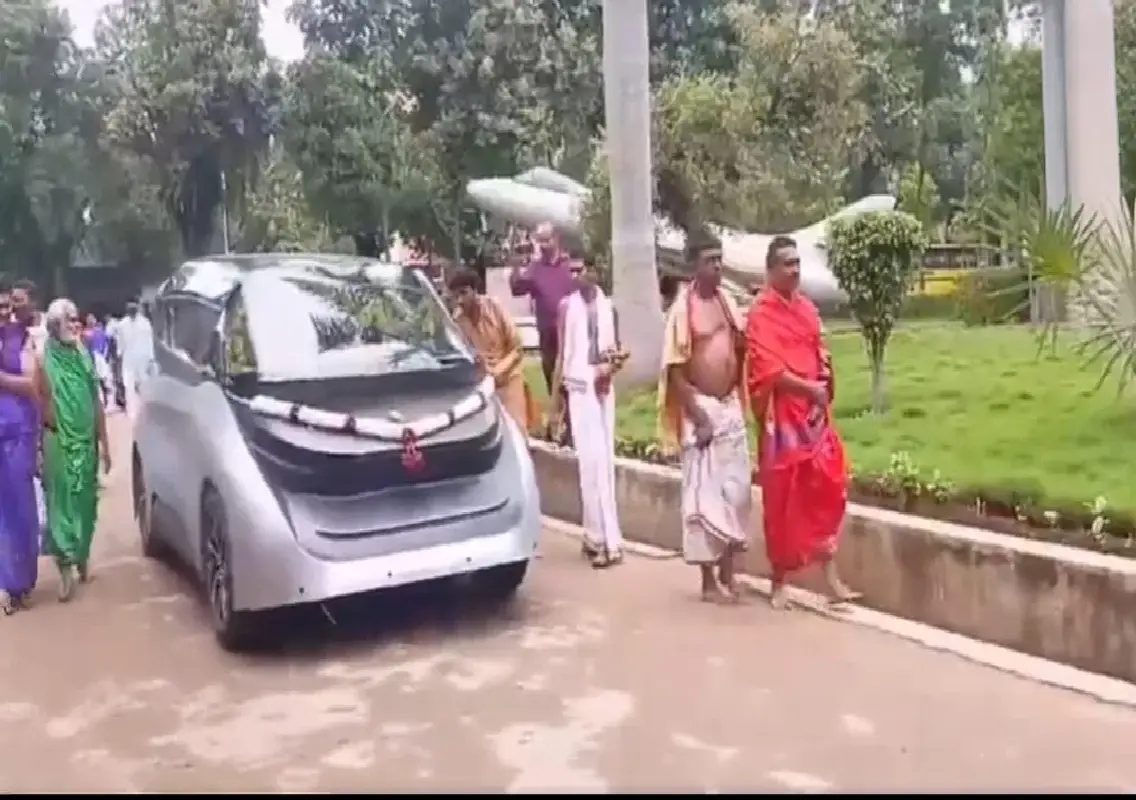Driverless car demo at Bengaluru college featuring seer goes viral - News Karnataka