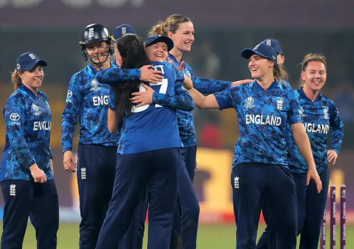 England crush New Zealand by eight wickets to enter World Cup semi-finals with confidence - News Karnataka
