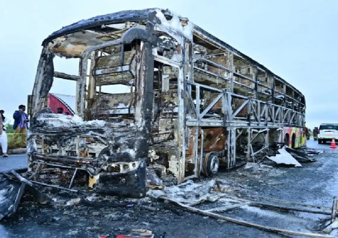 Hyderabad–Bengaluru bus tragedy: Survivors recount moments of horror as Kaveri Travels bus burst into flames - News Karnataka