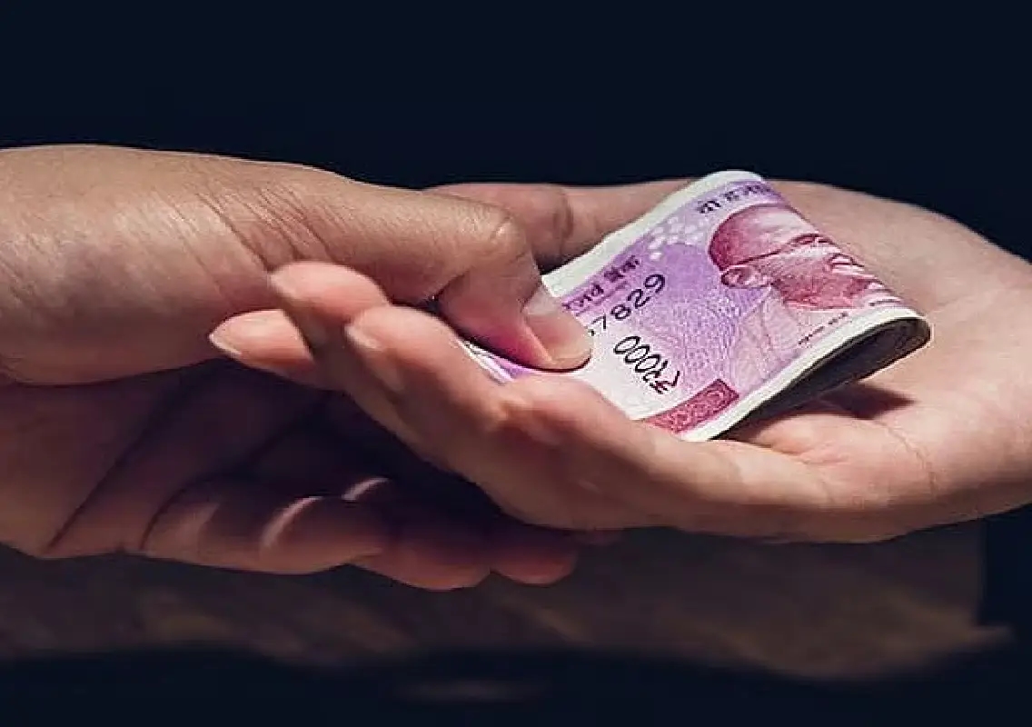 KPTCL executive engineer, driver arrested for ₹50,000 bribe near Vidhana Soudha - News Karnataka