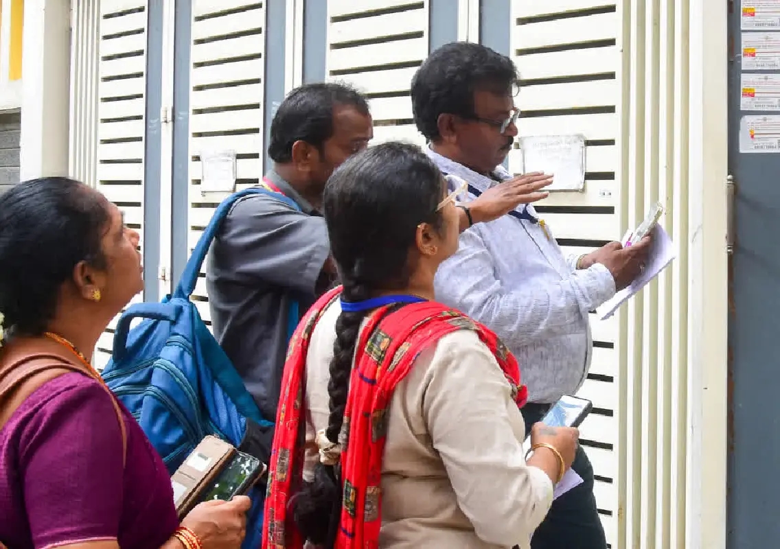 Karnataka extends Dasara holidays till October 18 to complete caste survey - News Karnataka