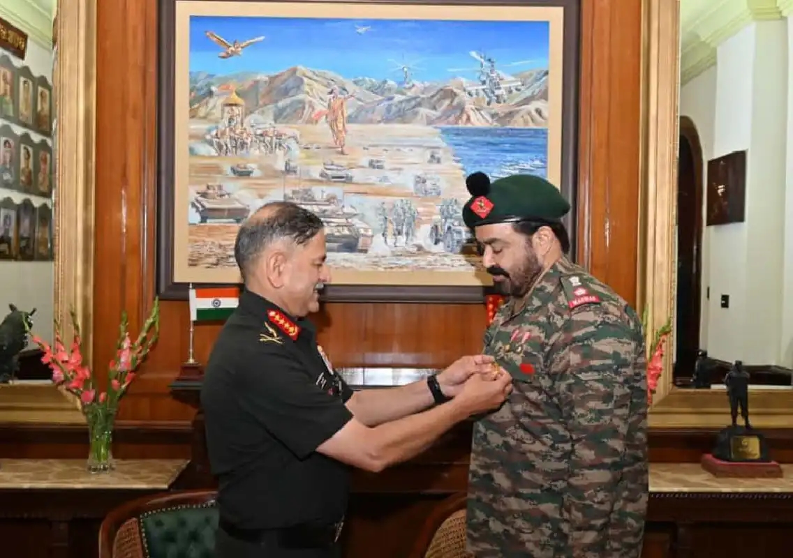 Mohanlal receives COAS Commendation for support to Indian Army - News Karnataka