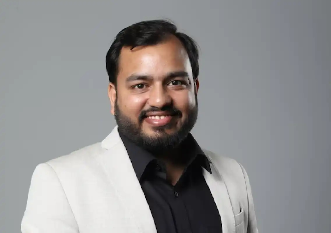 Alakh Pandey Surpasses Shah Rukh Khan in Net Worth Ahead of PhysicsWallah IPO - News Karnataka