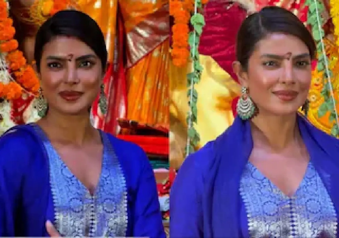 Priyanka Chopra joins Rani Mukerji, Kajol’s family for Durga Puja celebrations - News Karnataka