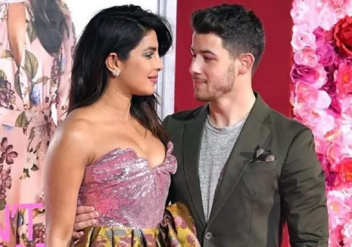 Priyanka Chopra revisits old memories, shares photos posing with snakes - News Karnataka