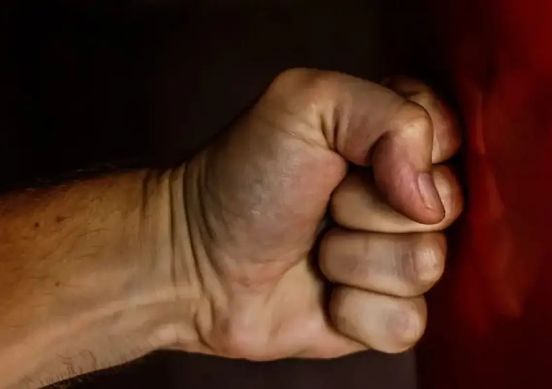 Rowdy-sheeter held for assaulting milk parlour owner and family in Hebbagodi - News Karnataka
