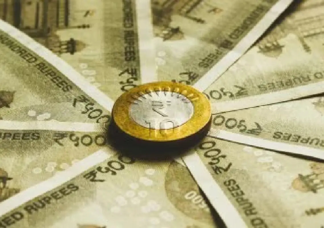 Rupee hits all-time low of 88.80 against US dollar amid trade tensions - News Karnataka