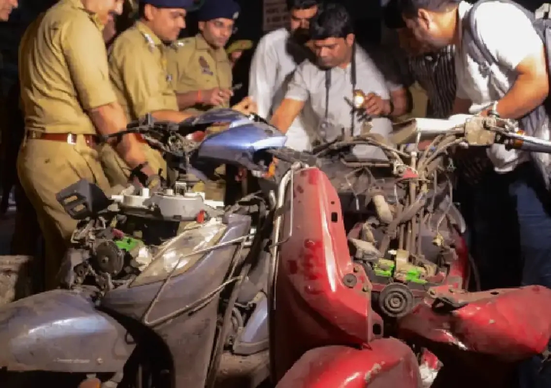 Scooter blasts in Kanpur injure eight, shops damaged near mosque - News Karnataka