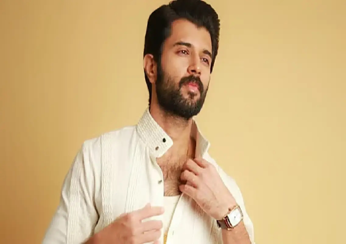 Vijay Deverakonda escapes unhurt after car collides with Bolero - News Karnataka