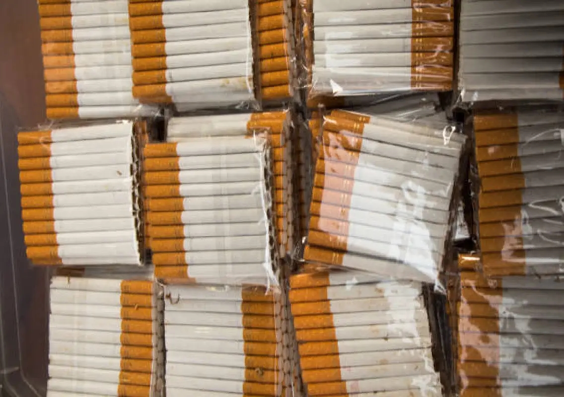 Delhi police bust gang, seize 2.4 lakh counterfeit cigarettes - News Karnataka