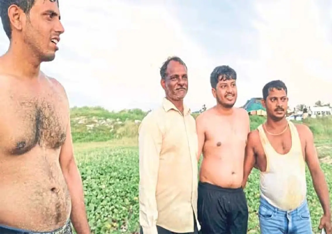 Kundapur: Coastal police rescue two students from drowning at Maravanthe beach - News Karnataka