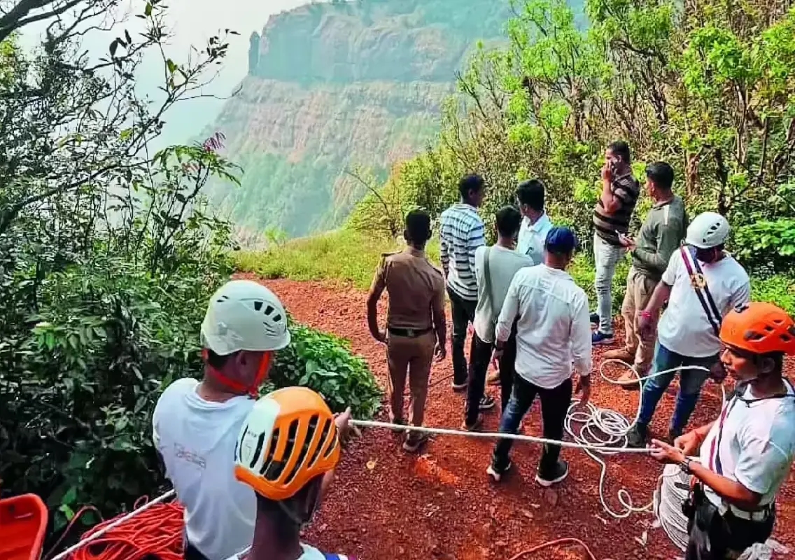 Bengaluru professor dies in Matheran after suspected stroke fall - News Karnataka