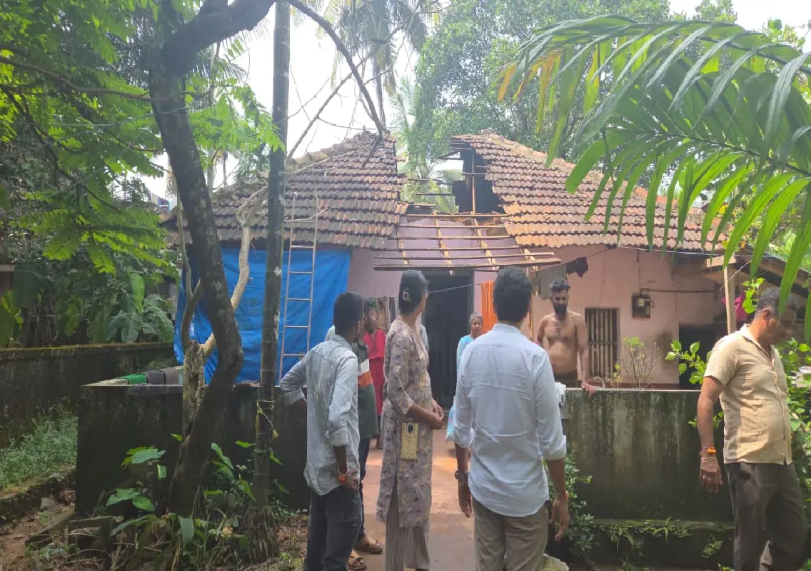 Coconut tree falls on house in Surathkal, MLA assures relief - News Karnataka