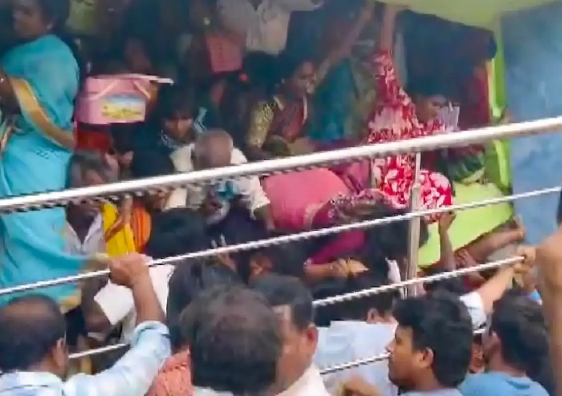 Andhra temple stampede caused by same entry-exit point - News Karnataka